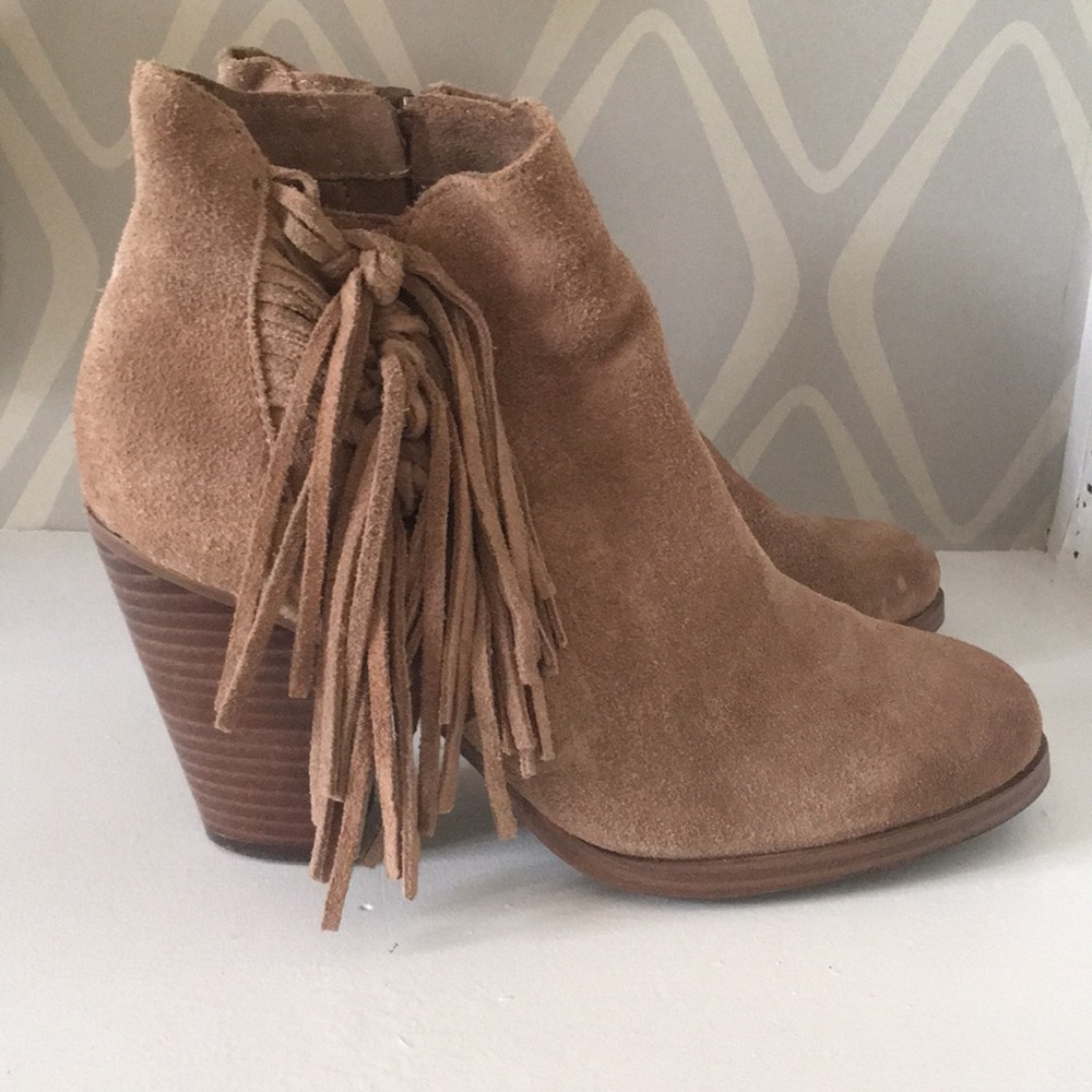 EUC size 7 1/2 Tassel Booties